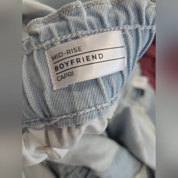 Mid Rise Boyfriend Capri - Picture 7 of 7